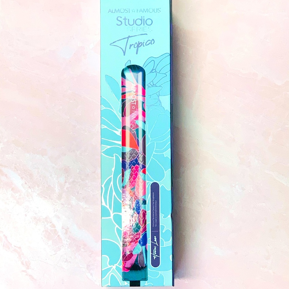 Almost Famous Studio Trópico Hair Straightener